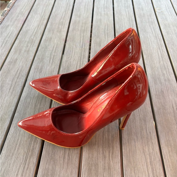 Shoe Republic LA Glossy Red Stilettos - Picture 3 of 4